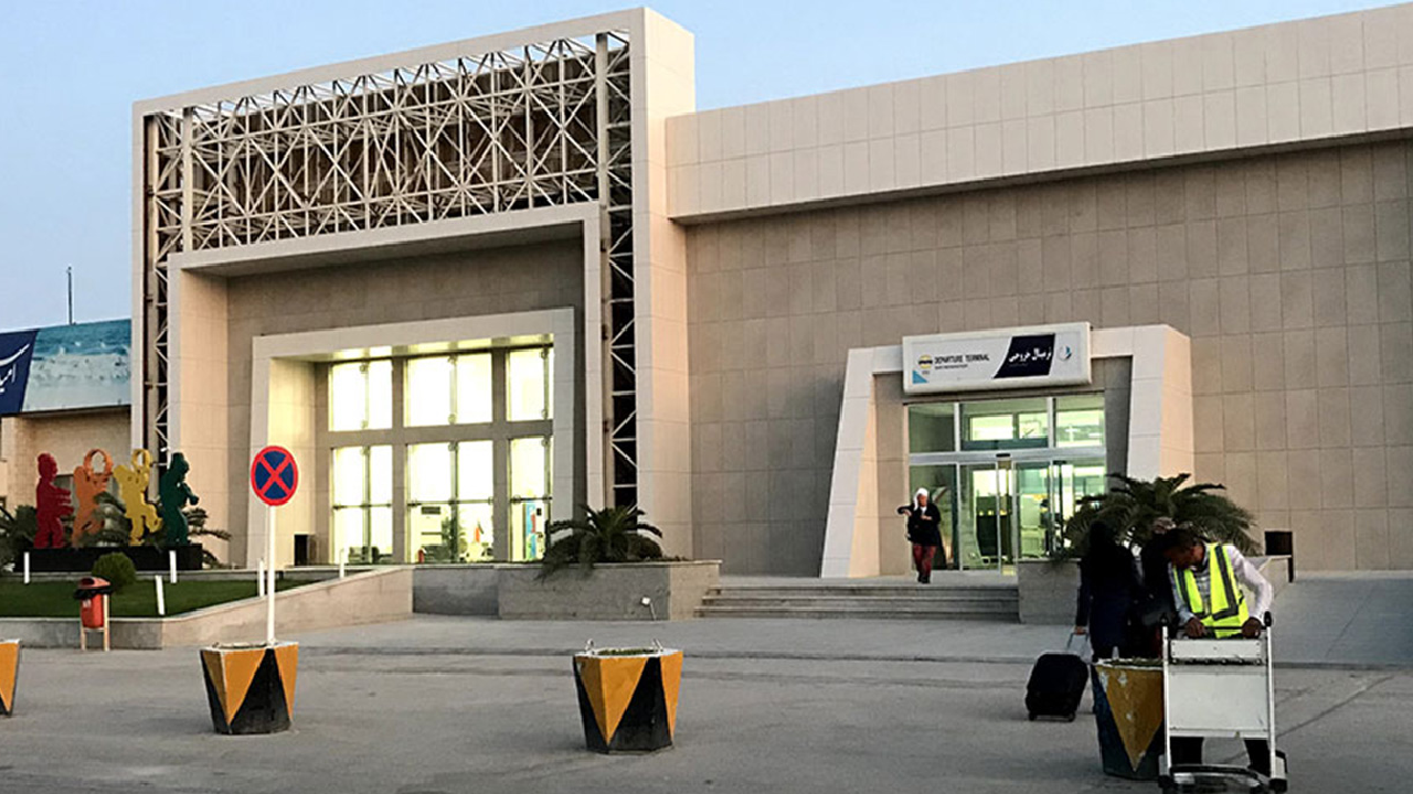 ترانسفر رفت‌ و برگشت از فرودگاه قشم به هتل محل اقامت