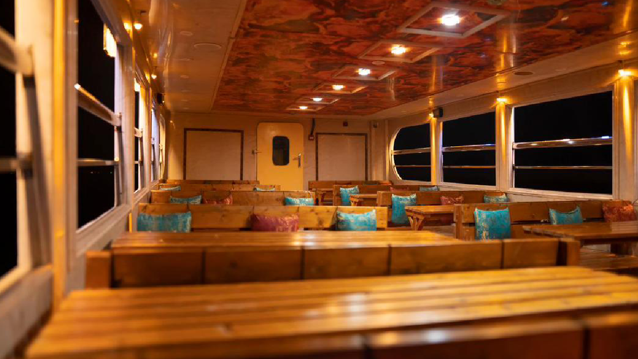 کشتی تفریحی شبانه وفا